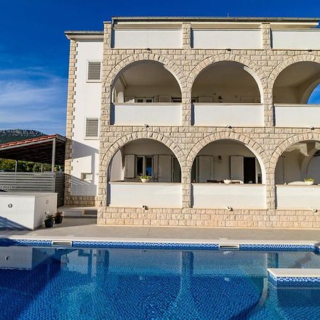 Villa Relax - Beautiful Apartment With Heated Saltwater Pool & Jacuzzi Каштела Экстерьер фото