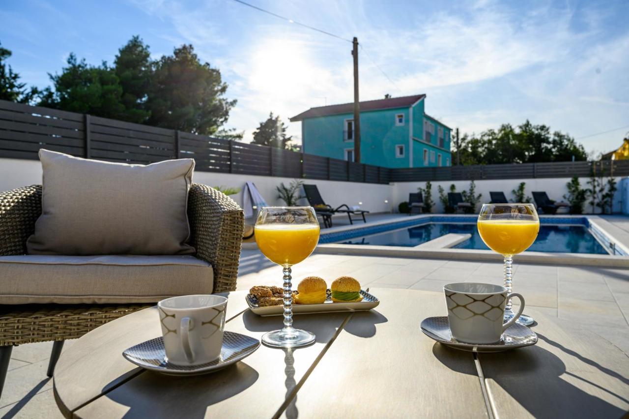 Villa Relax - Beautiful Apartment With Heated Saltwater Pool & Jacuzzi Каштела Экстерьер фото